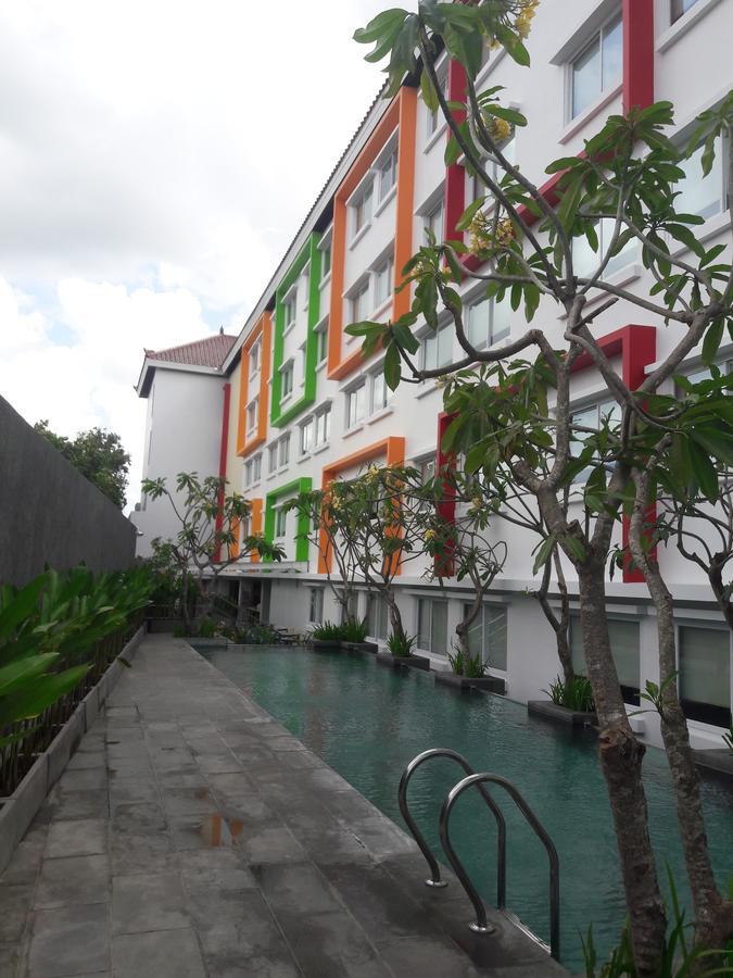 Zuri Express Jimbaran Hotel Exterior photo